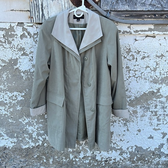 Gallery brand coat. 🧥 - Picture 2 of 10